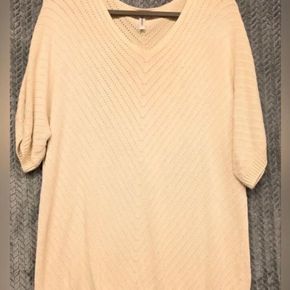V-Neck Short Sleeve Knit Sweater in Cream- GREAT WITH LEGGINGS